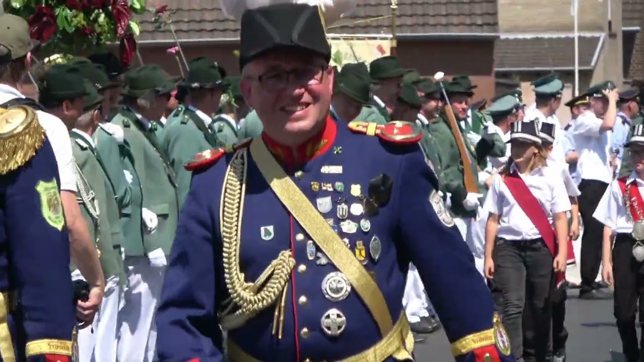 Schützenfest in Rosellerheide-Neuenbaum. Auf- und Abmarsch zur Regiment Abnahme