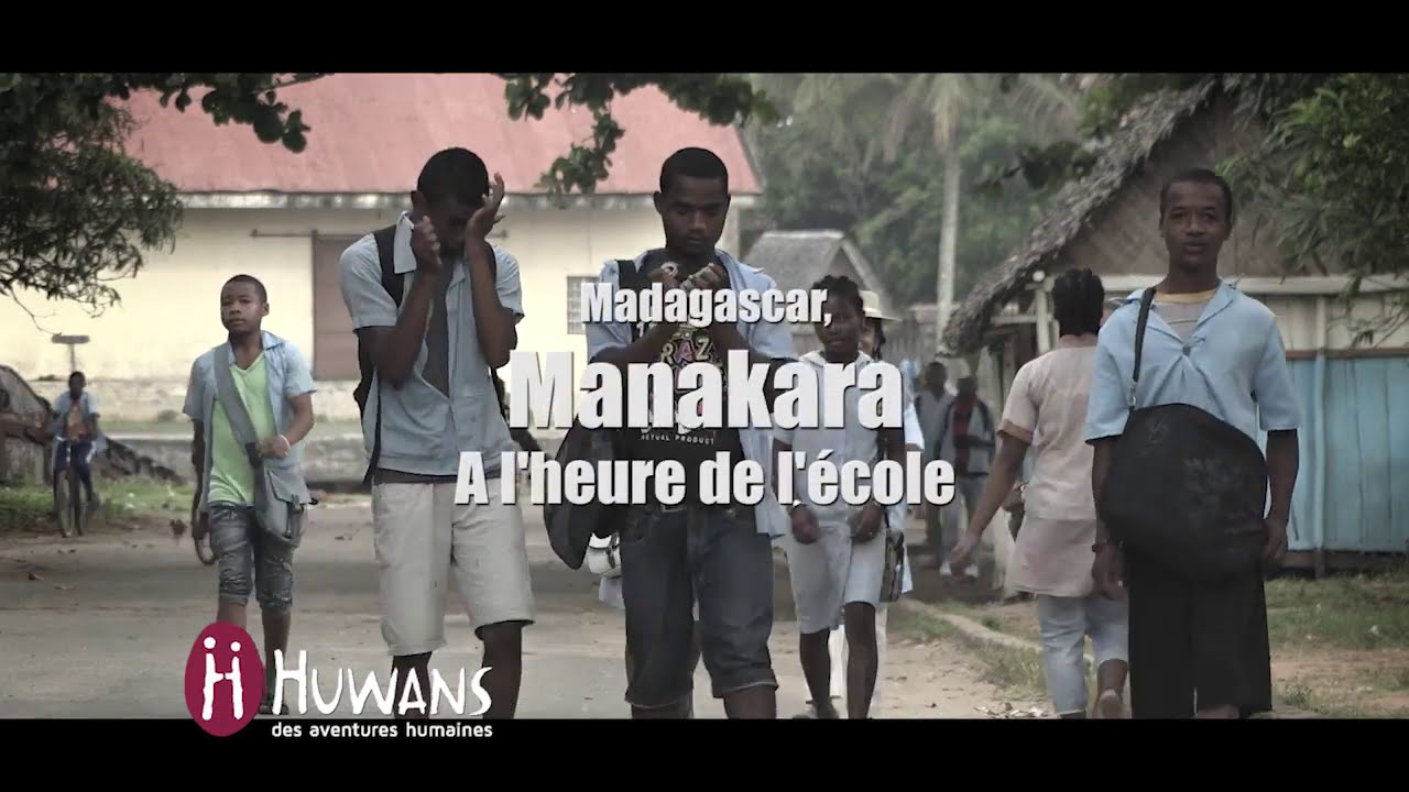 Madagascar, Manakara. A l'heure de l'école.