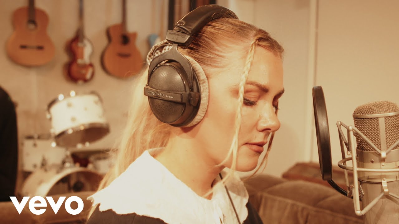Clara Mae - No Jolene (Live From The Studio)