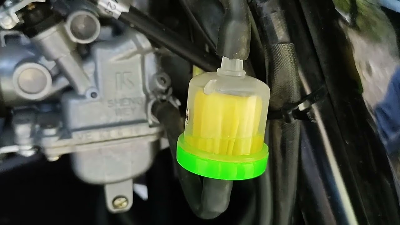 Colocando filtro de gasolina en Patagonian Eagle 250