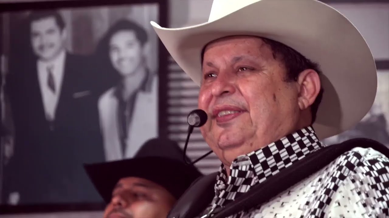 Que Me Entierren Con La Banda - Pilo Elizondo Desde El Pilo's Bar