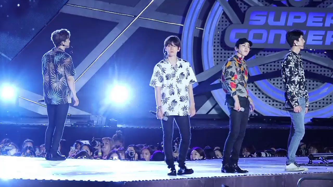 180902 2018 Incheon Airport Sky Festival - Kpop concert | EXO (Universe)