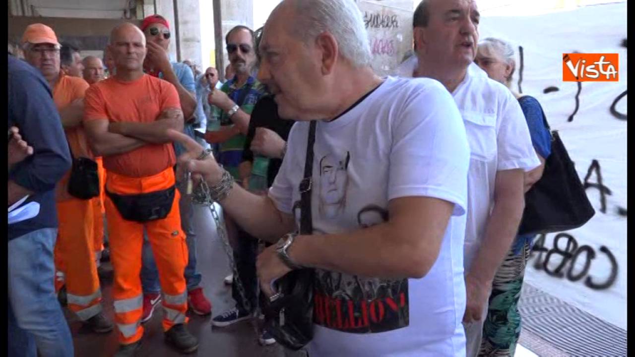 Rifiuti in Puglia, la protesta dell'ex candidato sindaco di Cerignola Bevilacqua