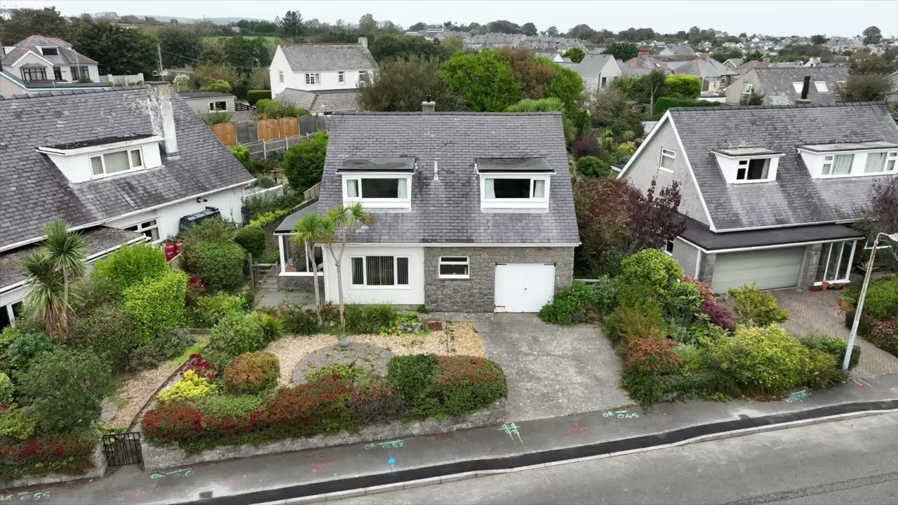 Detached 4 bed home for sale in Moelfre, a  stunning coastal village on Anglesey