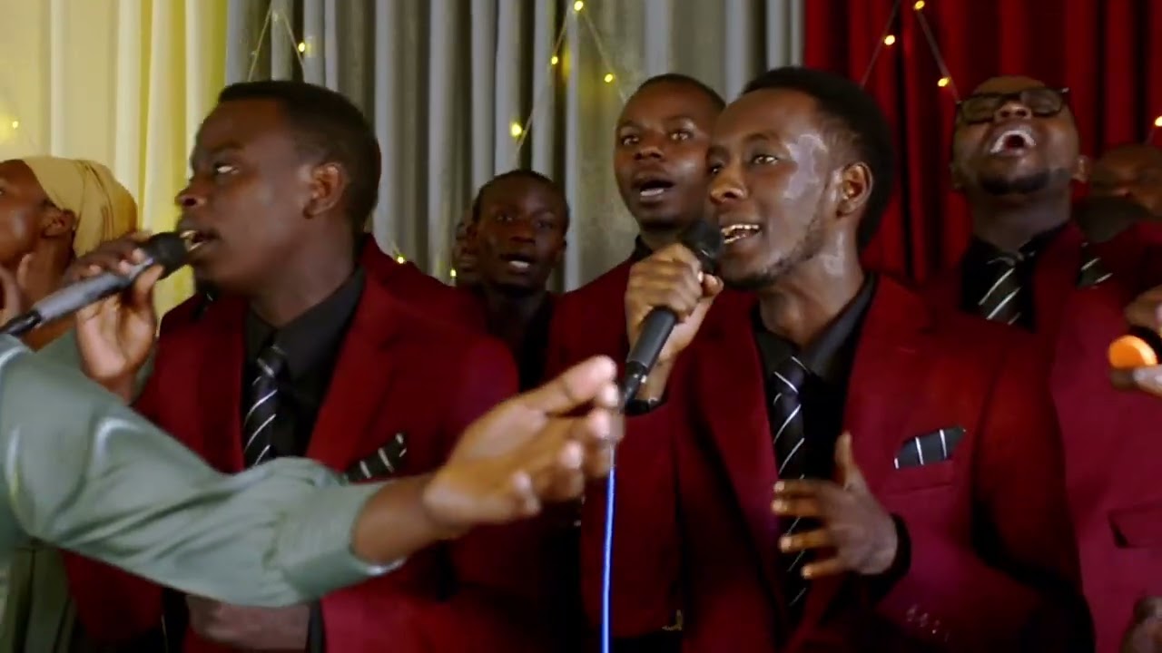 Ibihe byiza korali Abarinzi yagiriye kuri ADEPR  Ruhango