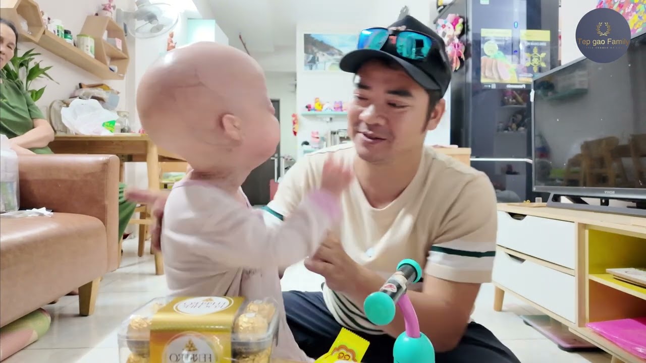 Ba đi công tác có mua gì cho Gạo không? #tepgaofamily #begaotihon #haihuoc #funny #giadinh #vuinhon