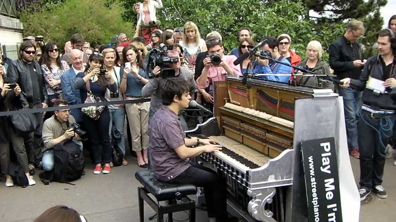 Jamie Cullum in montmartre 26/06/13 Play me i'm yours part 4