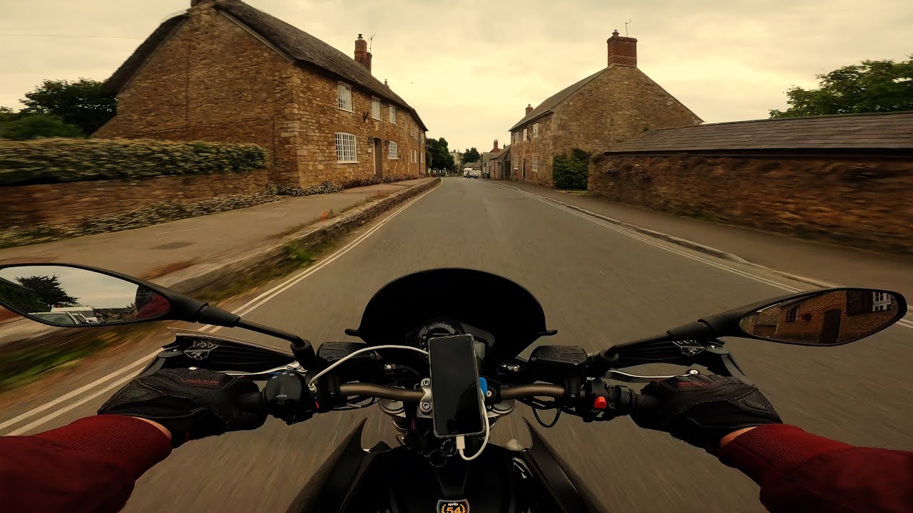 Amazing V-Tvin Sound Aprilia GPR on County Road #asmr