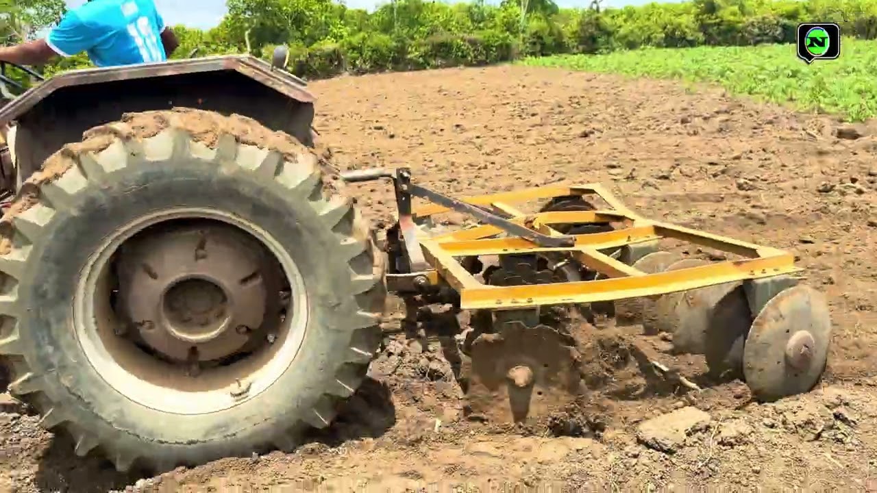 Verão começou e tratorista no distrito Cunhangi já preparando a terra para o plantio. Ft Galvão agro