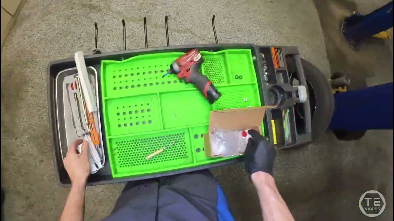24 Honda HR-V Service POV 🔧👀😏 #honda #hrv #oilchange #asmr #pov #rotate #recall