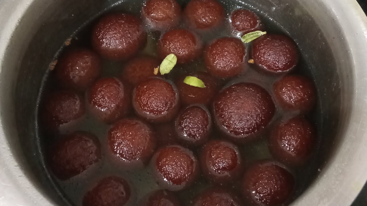 होली स्पेशल गुलाबजामुन जो मुंह में जाते ही घुल जाए 😋😋#holi #gulabjamun #ytshorts 