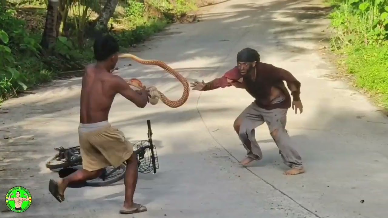 FAKE SNAKE PRANK.Gr4bi Ang T4KOT nila😂😂😂