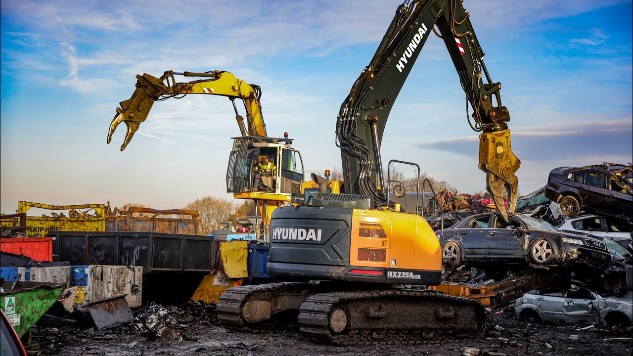 Scrap Car Recycling | Car Dismantling with Hyundai Powerhand VRS | Depollution & Salvaged Parts
