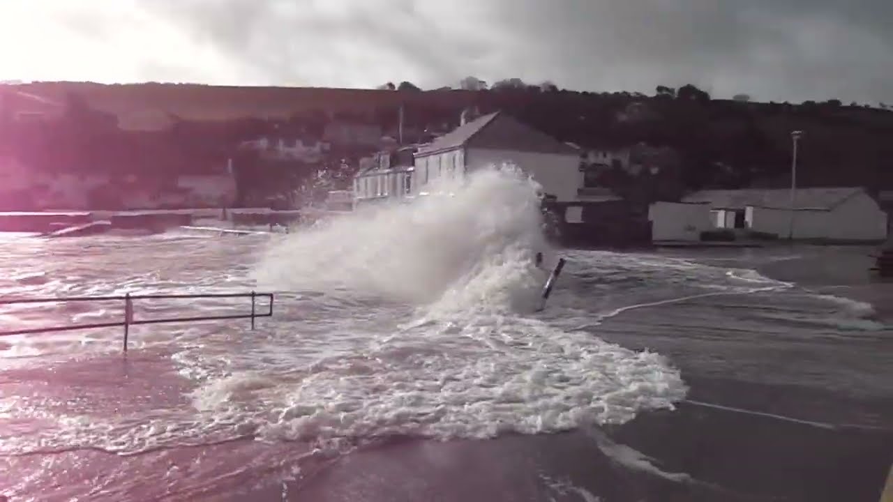 Cornwall storms 2014 at Portmellon