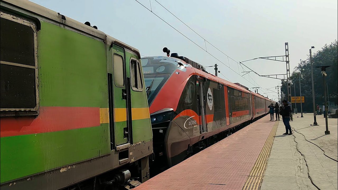 BEML manufacturer India's first 16 Car Vande Bharat sleeper rake arrived Dankuni Jn 