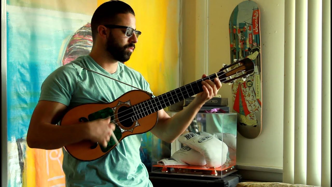 Xocoyotzin Moraza plays Requinto Jarocho La Guacamaya ( soy xoco)