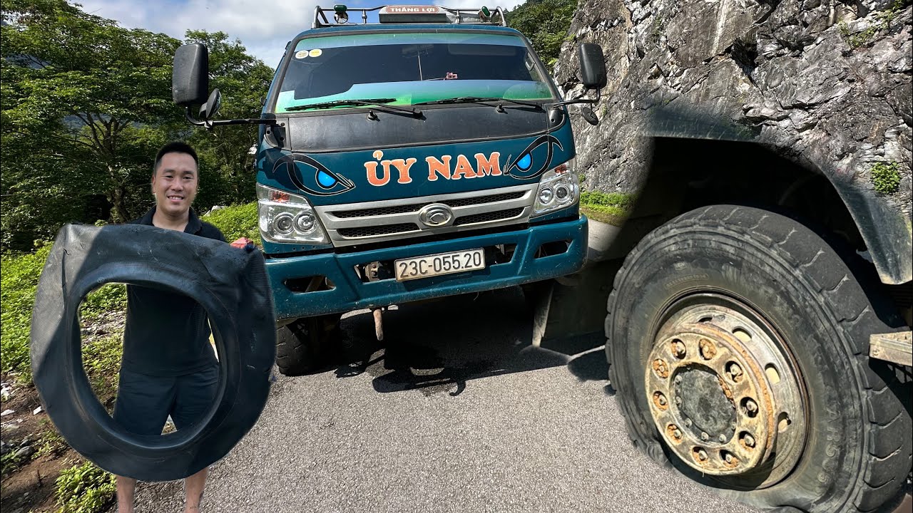 Roadside tire repair Giang's daily car repair job