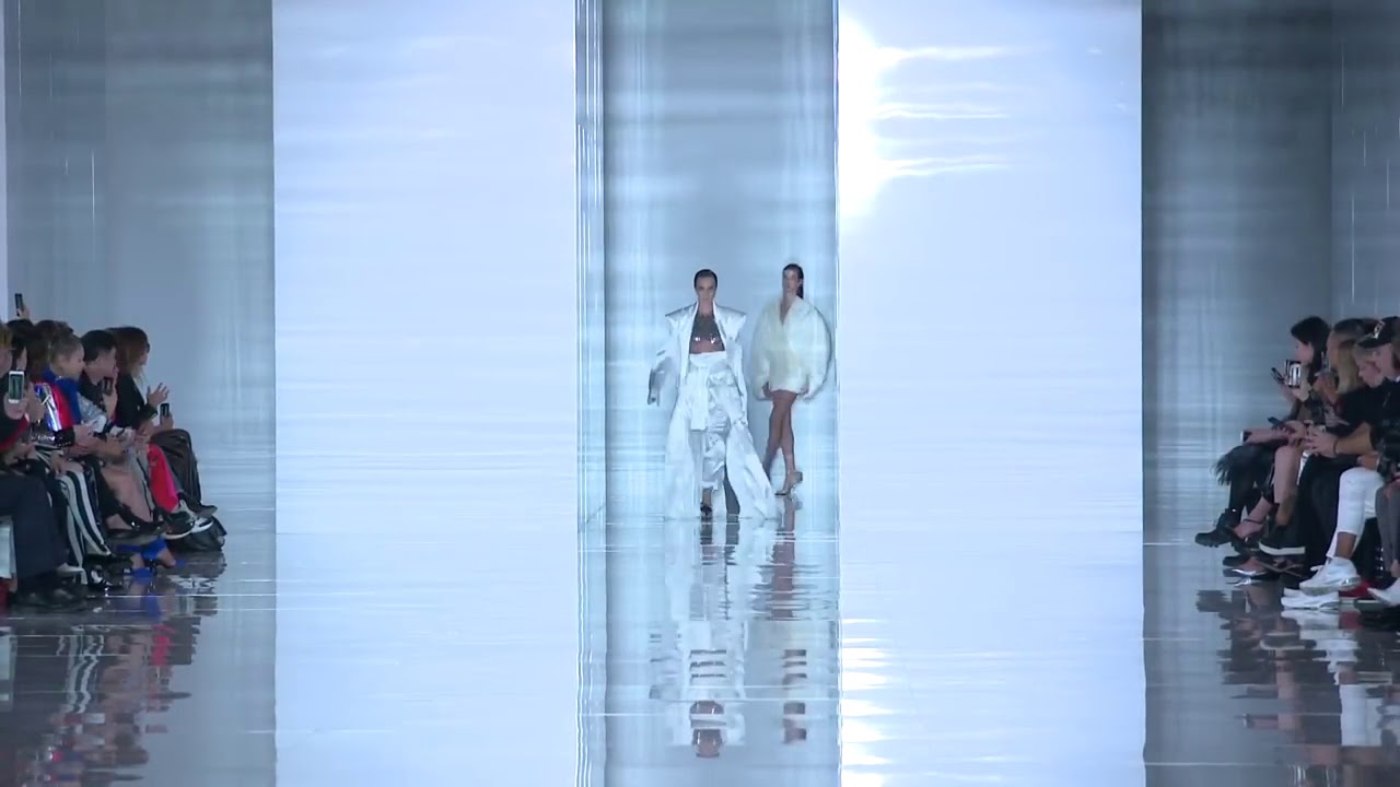 Cara Delevingne  best RUNWAY 2019
