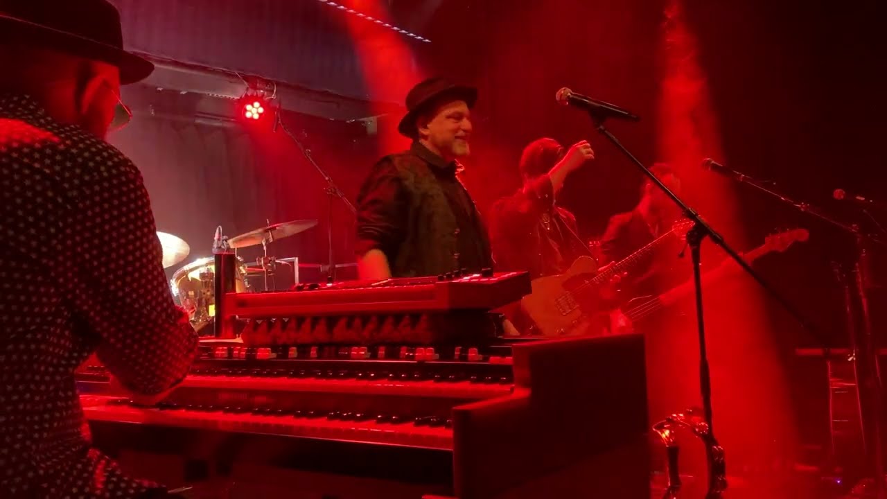 Ellis Mano Band - Countdown To Nothing