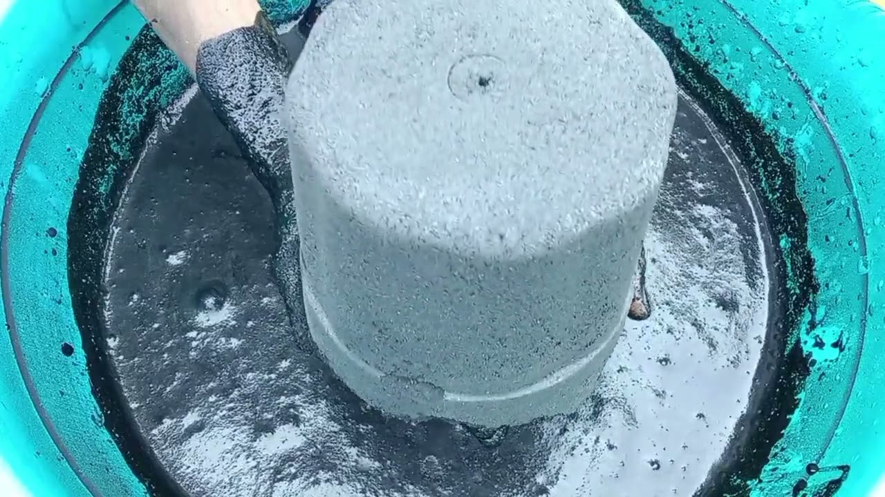 Old is gold. Pure cement crushing and dipping. Very dusty 💨