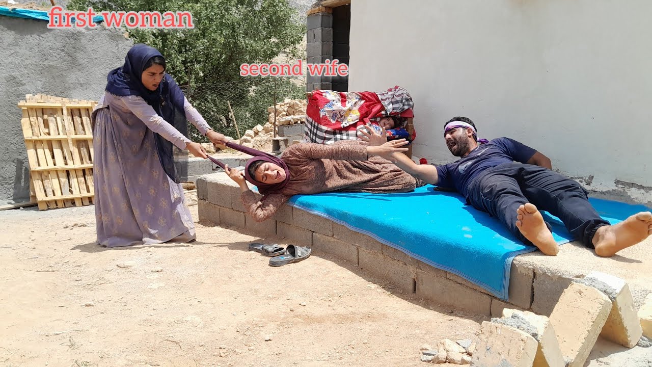 «Соперничество и ревность злой первой жены к заботе второй жены о своем больном муже»