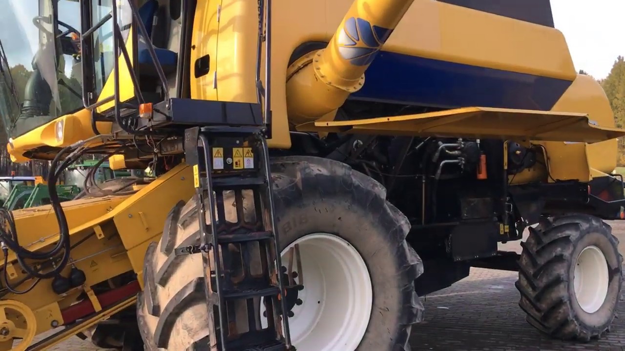 New Holland CSX7080 combine for sale. Year 2011, 1366mh