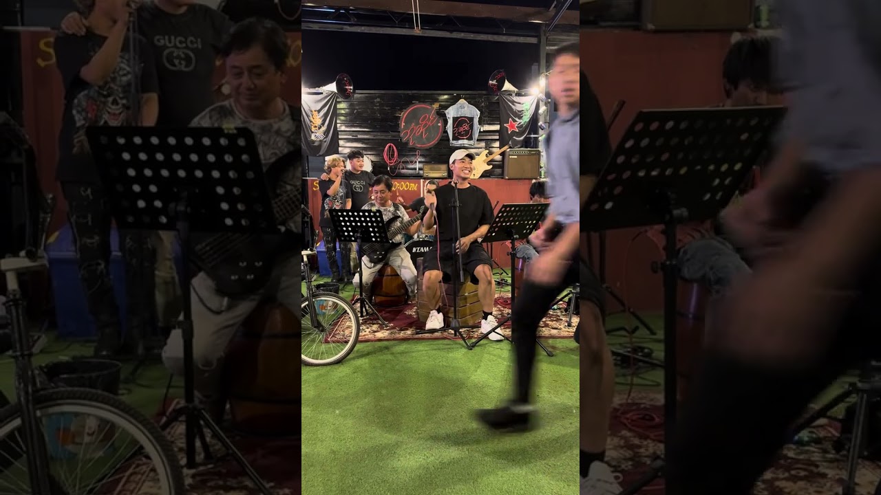 တစ်ရွာသားနဲ့ပုဝါပါး Cover by Nyi Lwin 