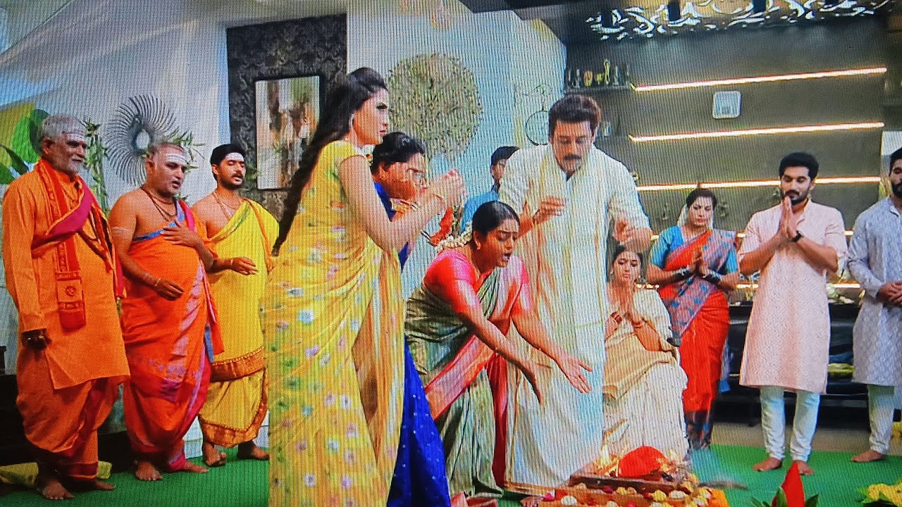 పూర్ణాహుతి హోమం లో పదివిదం గా చేసిన దీప