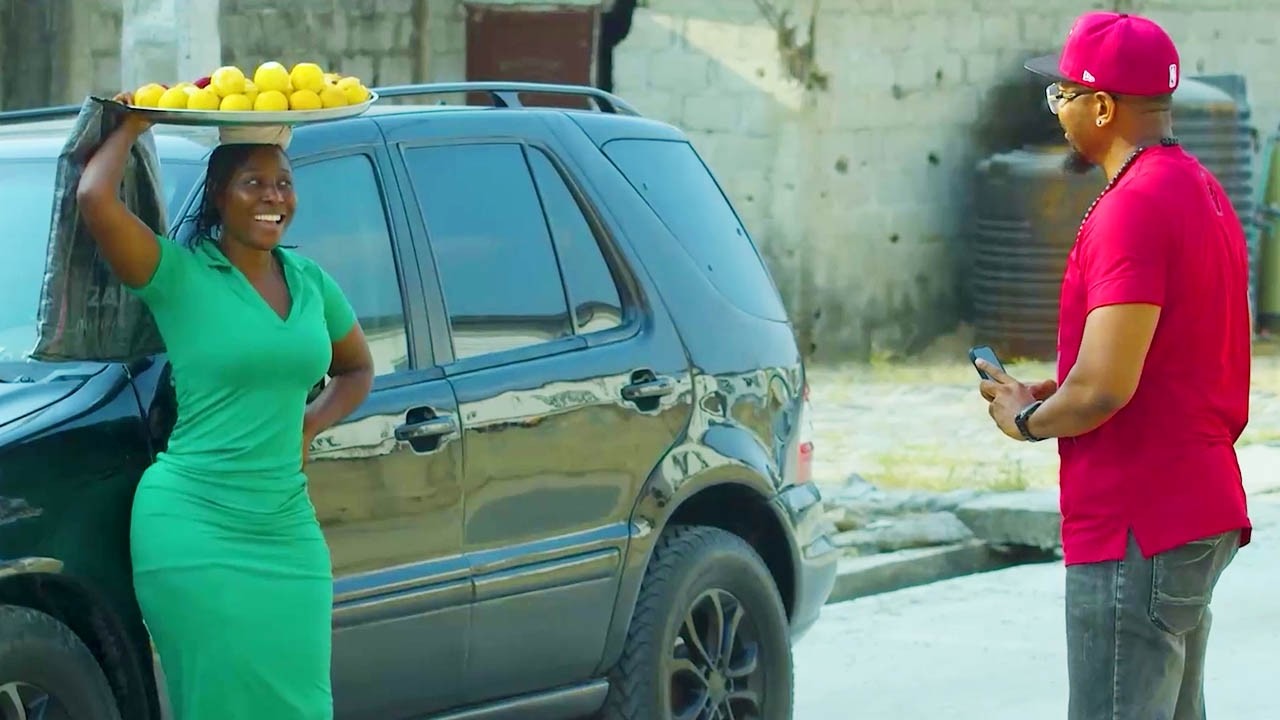 Comment un milliardaire est tombé amoureux d'une pauvre vendeuse d'oranges au bord de la route -film