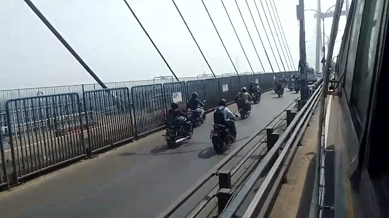 Look at the upper view of Kolkata Vidyasagar Setu on the HOOGHLY RIVER. #hooglyriver #vidyasagarsetu