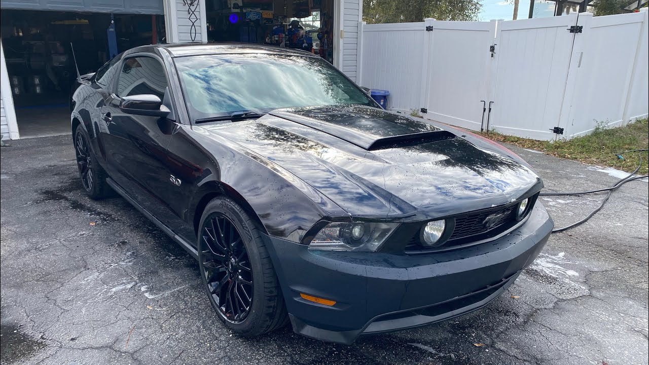 Crashed mustang GT replacement door