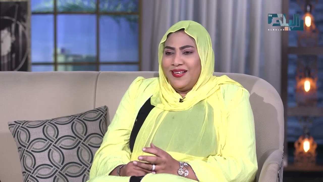 في حضرة المساء | هالة حامد تحكي شغفها بالإعلام الإذاعي وصون التراث السوداني