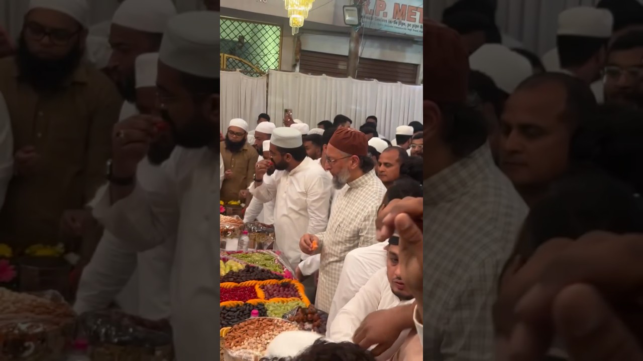 Owaisi ne Khade hokar iftar kiye 😱|#asaduddinowaisi #owaisi #ytshorts #shortsfeed