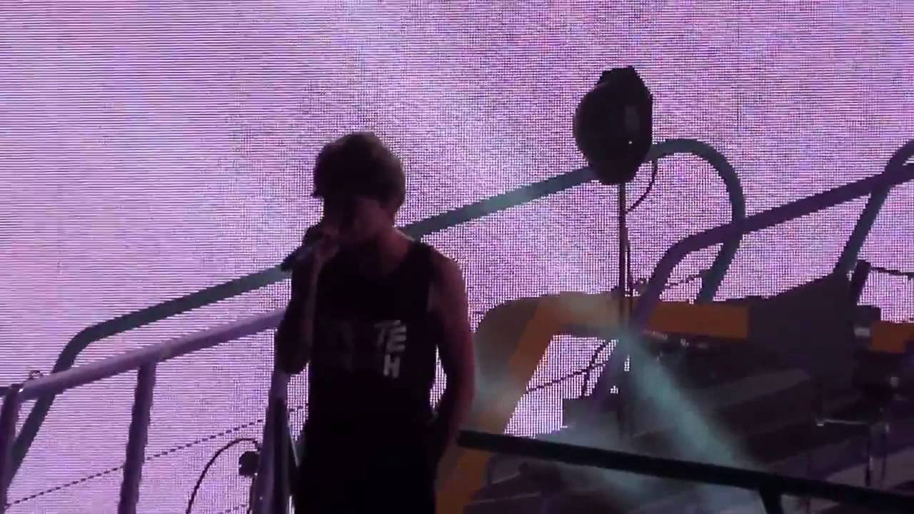 One Direction Clouds On The Road Again Tour Sydney-Opening HD