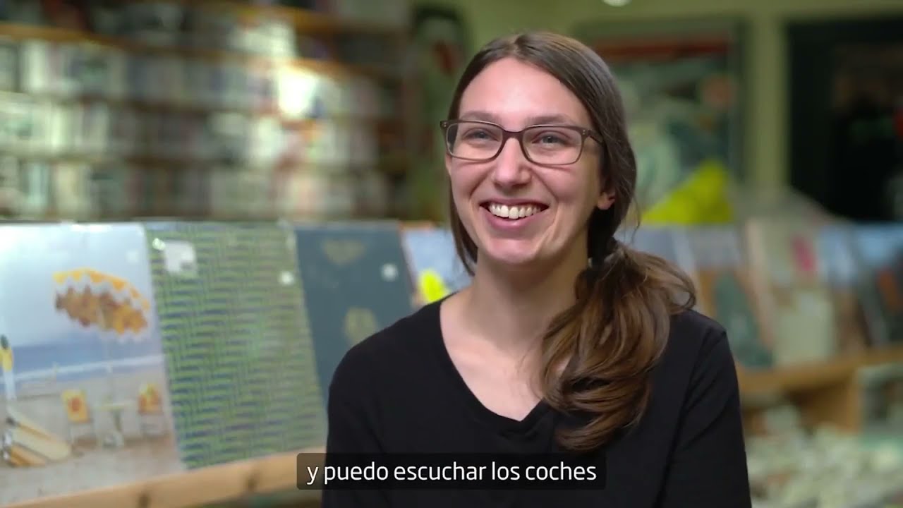 Conoce a Swann Barrat, usuaria de audífonos Oticon