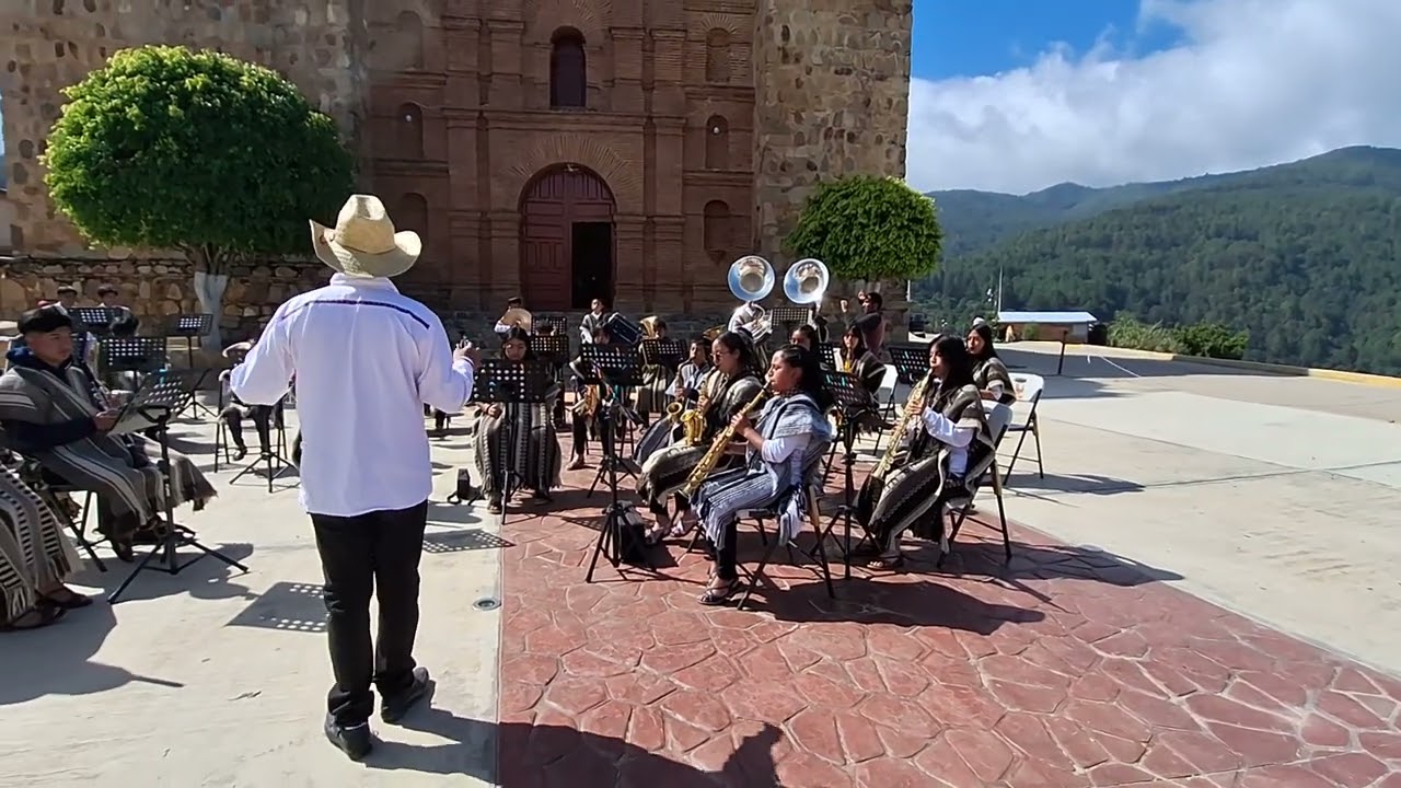 Así baila lencho (Son) | Banda Filarmónica Municipal de Santo Domingo Tepuxtepec,  Mixe