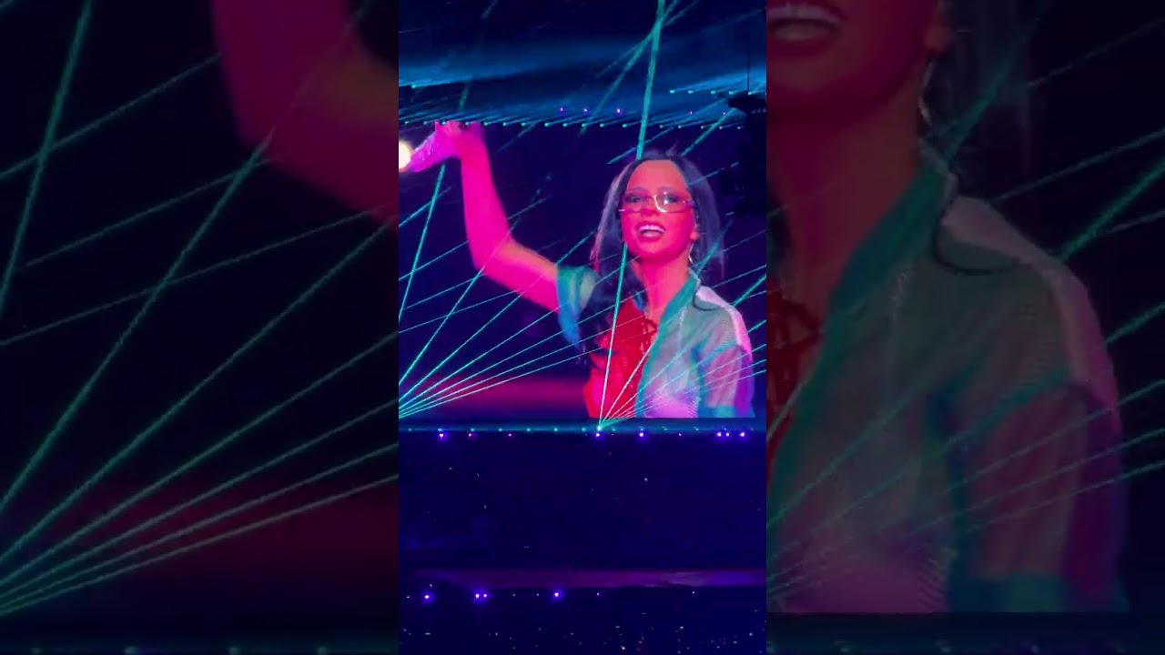 Mayores - Bad Bunny ft. Becky G en Chile (Concierto Chile 2026)
