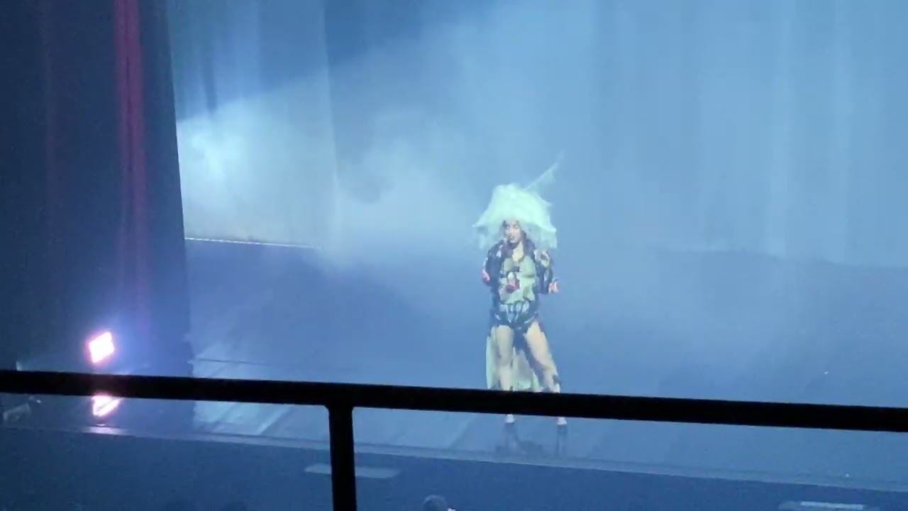 FKA twigs - Magdalene Tour - Fox Theater - Oakland - 11/6/2019 - 4K