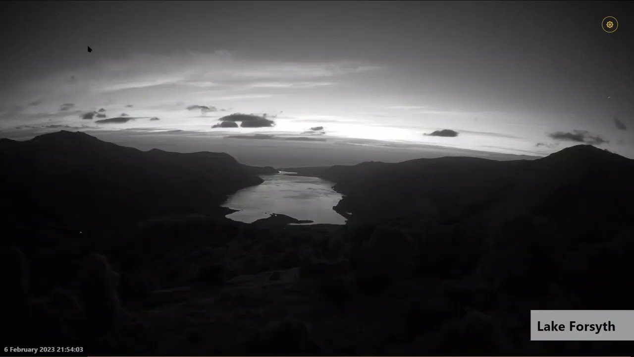 Lake Forsyth - Time-lapse with stunning images of the stars moving across the sky.