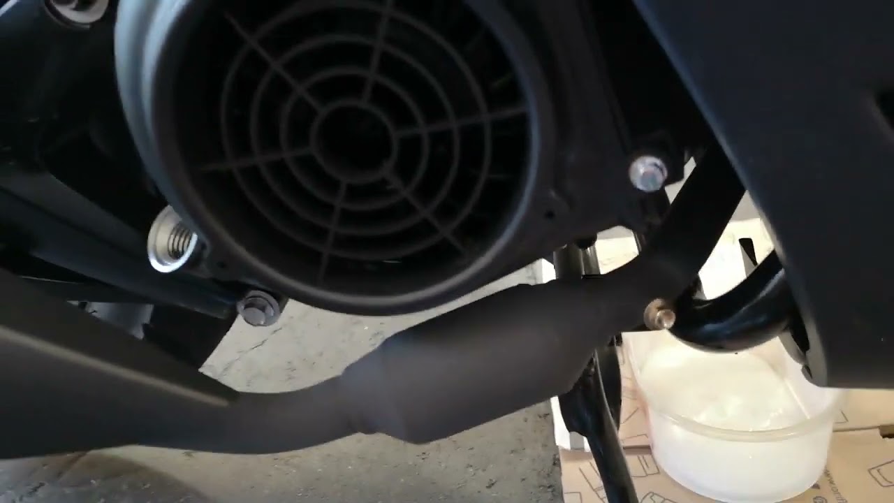 Postup výměny motorového oleje u skútrů 50-125ccm s olejovým sítkem bez olejového filtru.
