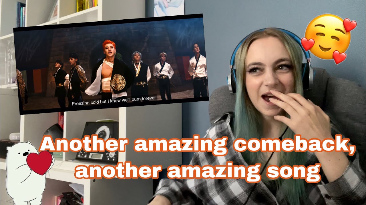 Reacting to Stray Kids 