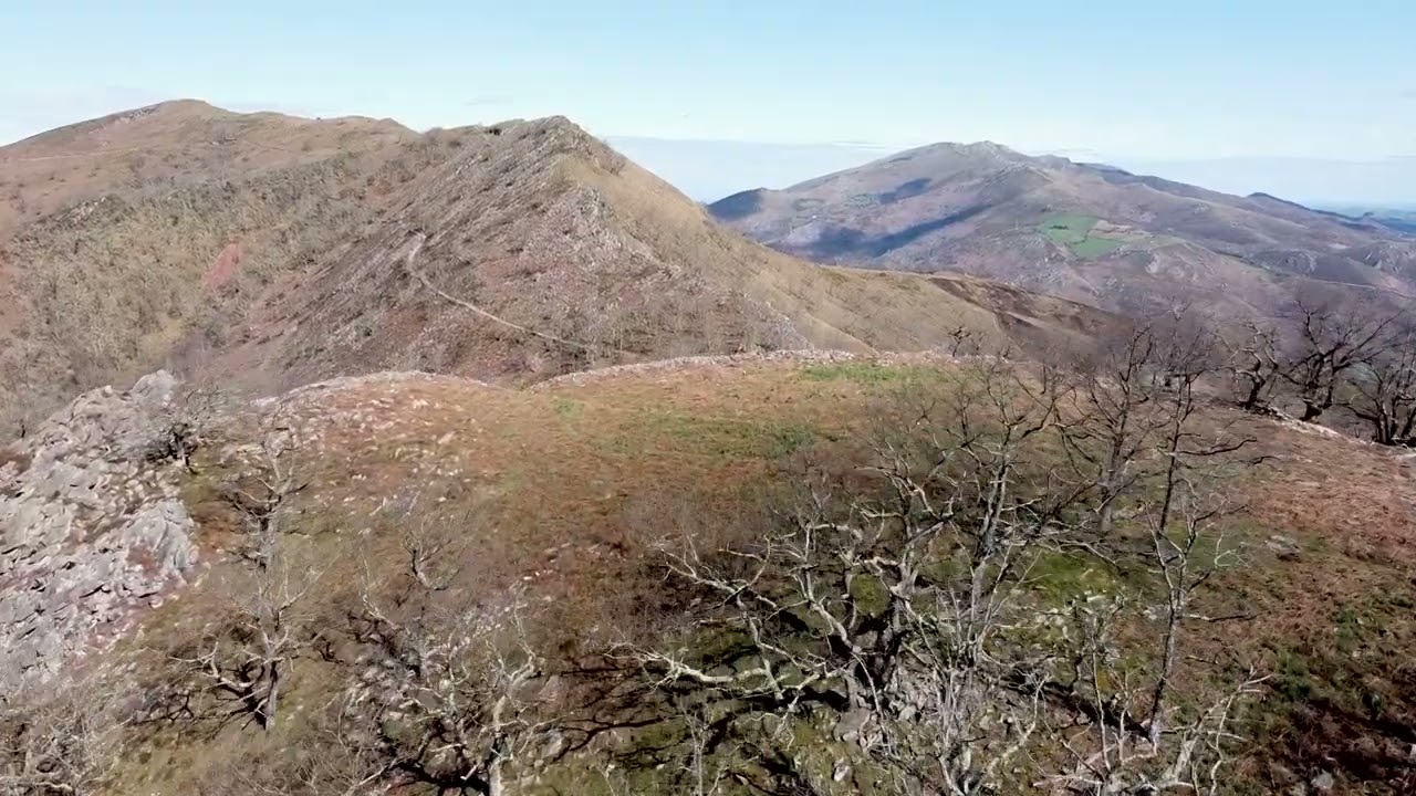 La Montagne de Larla,  fortifications mystérieuses et mines de fer,  2000 ans d’histoire