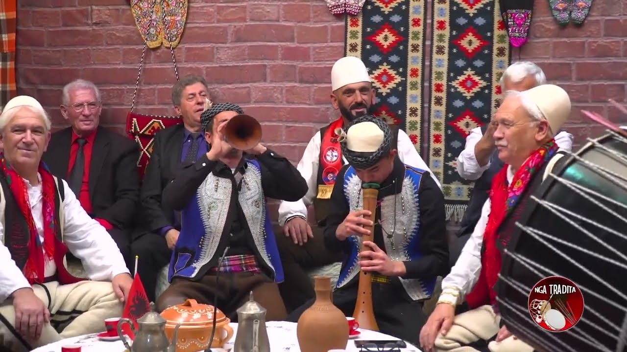 Valle  per  fillim  te  dasmes  sipas  tradites   |  Usta  Mahmuti  dhe  Jusufi