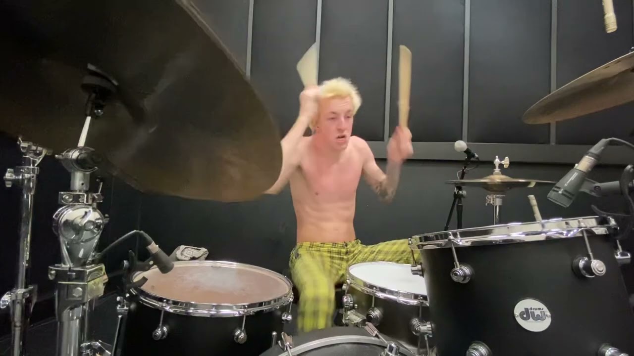 playing lips in rehearsal with jxdn