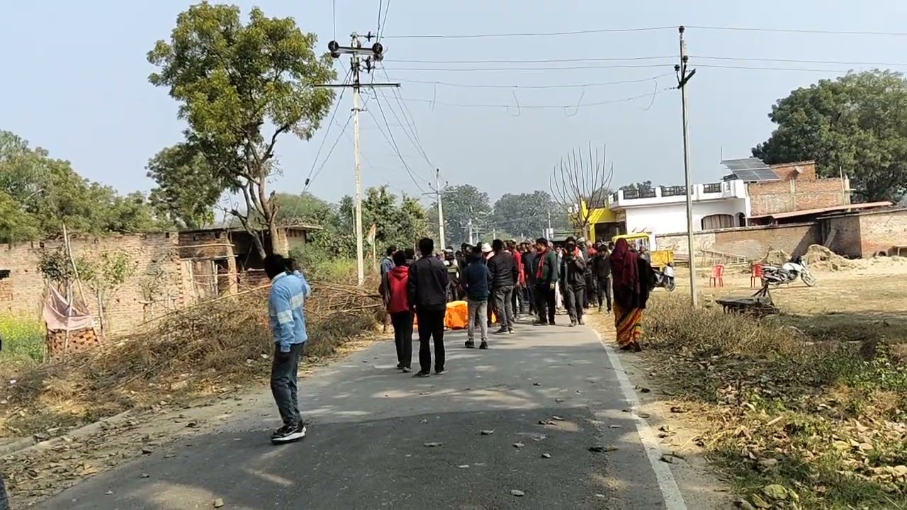 श्री राम कॉमेडियन का अंतिम संस्कार मैं सभी नामी की रानी नौटंकी के कलाकार आए