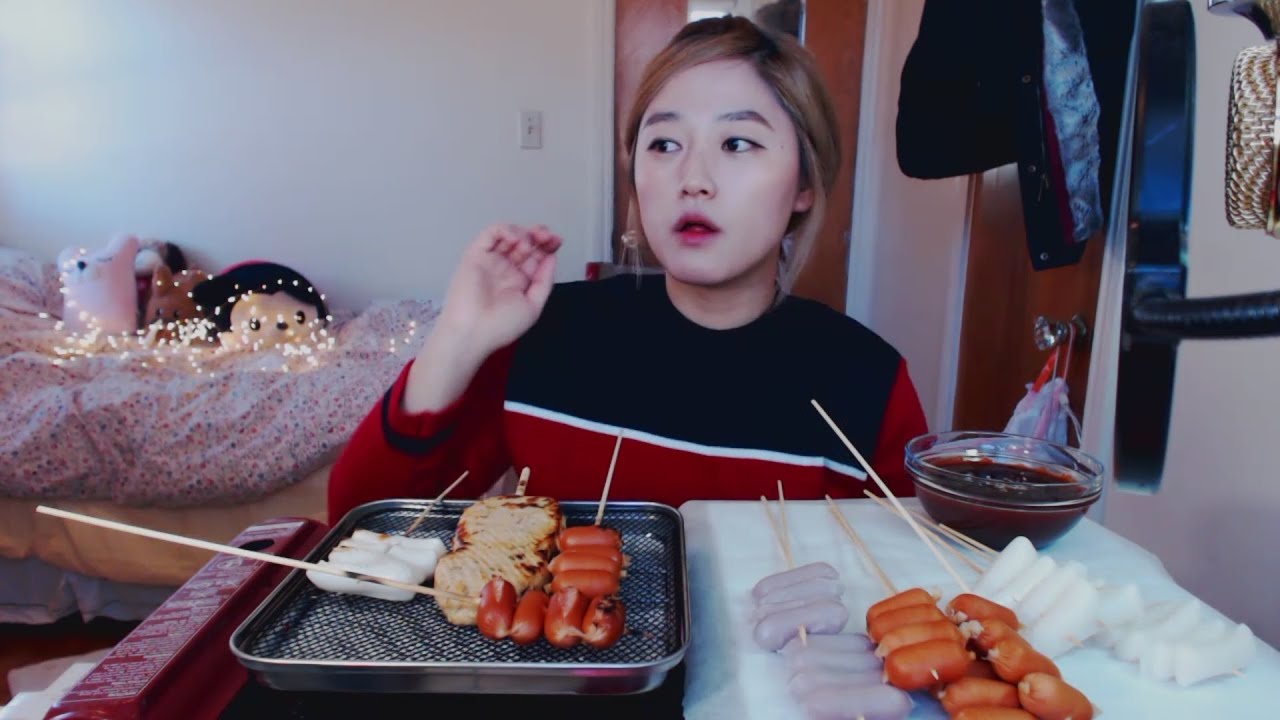 Skewers Edition (Rice Cake, Sweet Potato, Vienna Sausage, Squid Bar) | MUKBANG