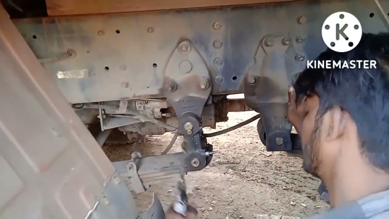 Ashok Leyland 14 type lorry all Greeceing