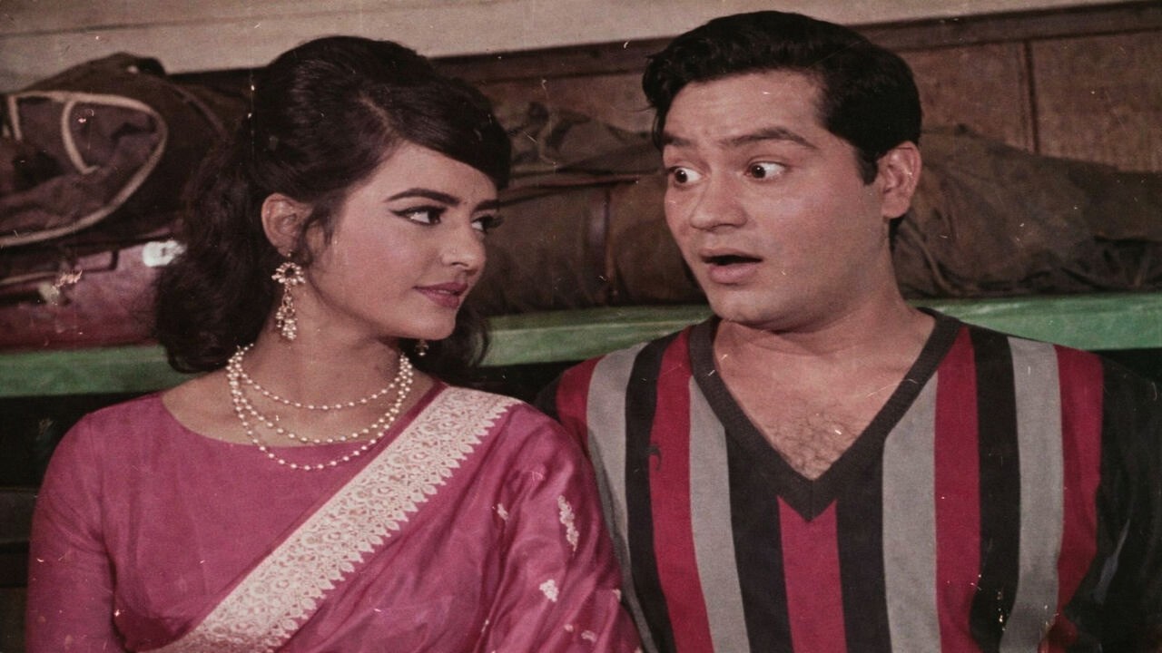 Joy Mukherjee ने देखा Saira Banu को और खो गए 💓 यादगार पहली नज़र वाला प्यार - Door Ki Awaaz (1964)