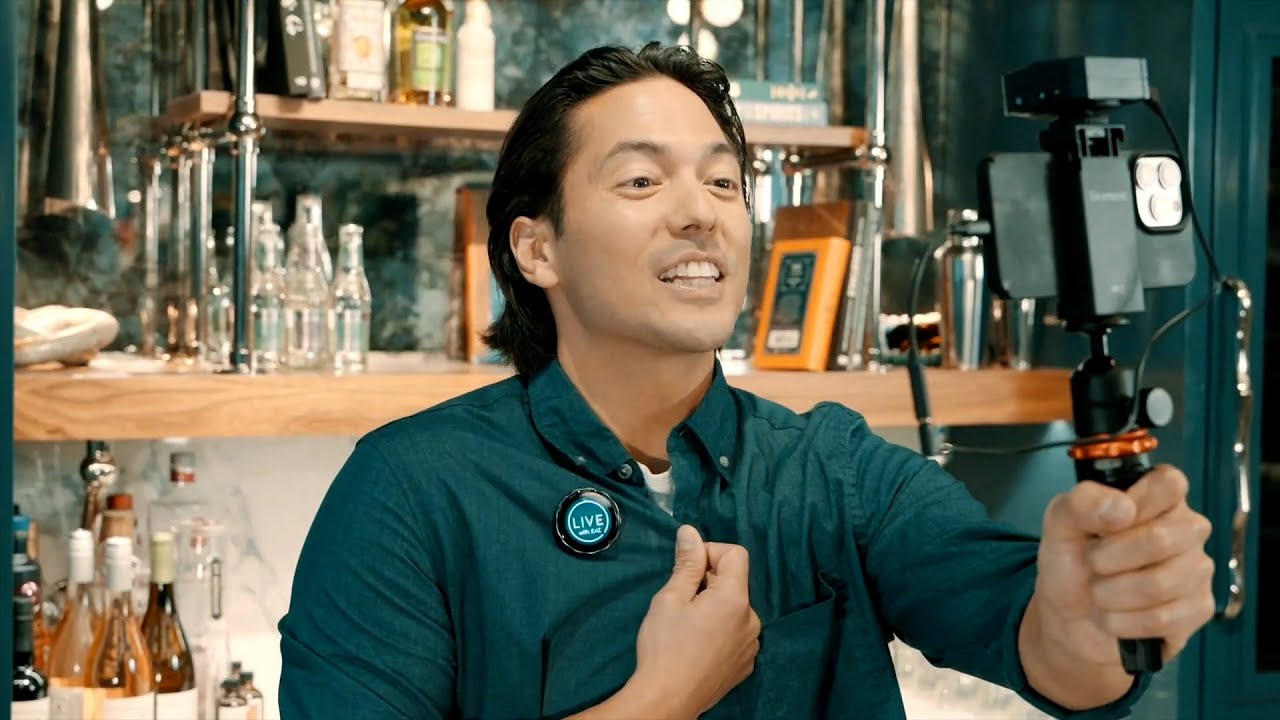 Blink Me 2-Person Smart Wireless Mic System w/ Touchscreen, Customizable Transmitters & Recording