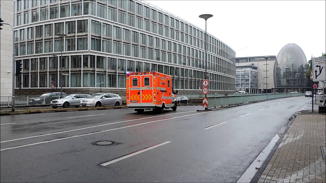 [Kaputtes Horn] RTW BF K&ouml;ln mit Gru&szlig; und kaputtem eHorn
